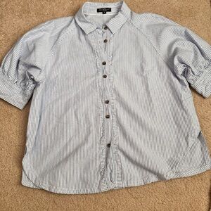 Button Up Shirt Women’s Medium Asymmetrical Buttons Short Puff Sleeve Blue VGUC